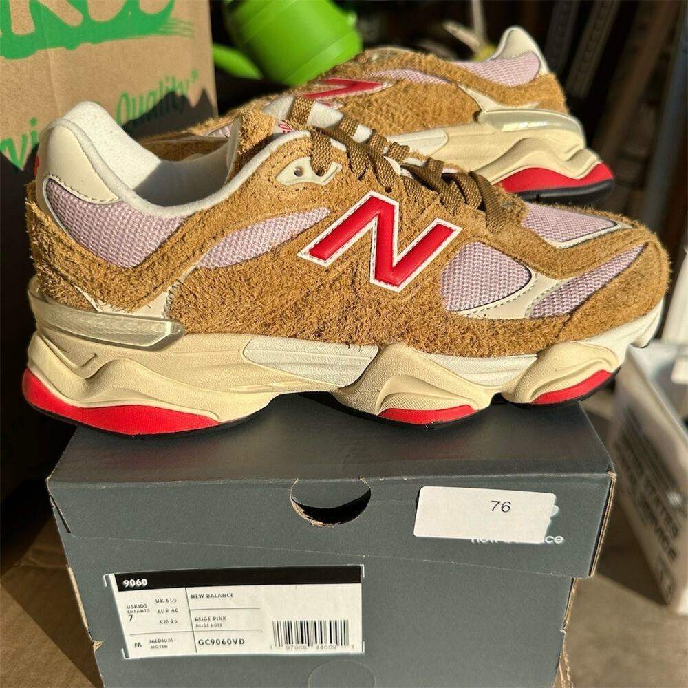 New Balance 9060 Sneakers Womens Size 8.5 Beige Pink Red Accents Lace Up